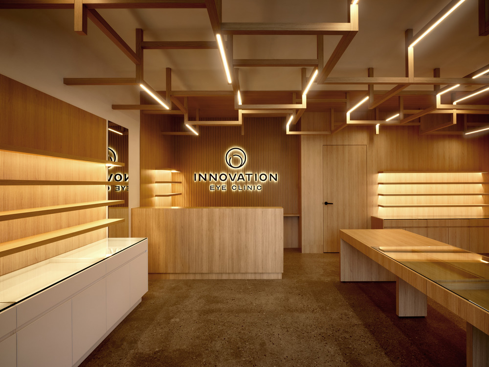 A unique ceiling feature defines a new concept for eye clinic and eyewear retail