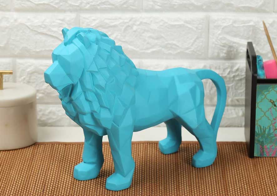 Majestic figurines as luxury housewarming gifts