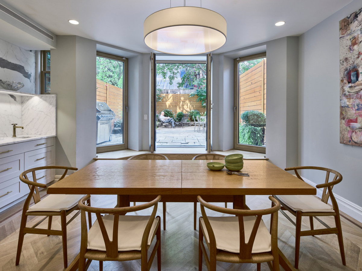 Dining room and garden Photo credit: Frank Oudeman