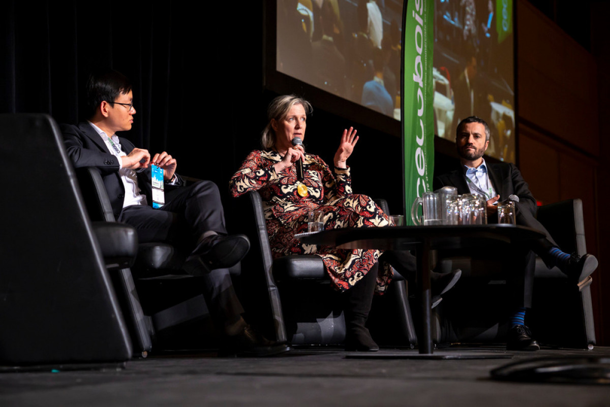 Presentation of the European approach to low-carbon issues with Marika Frenette from Wigwam ® in France and Studio Carbone in Québec, Xavier Le Den from Ramboll, and Bunthan IEA from France’s Ministry of Ecological Transition and Territorial Cohesion  Pho